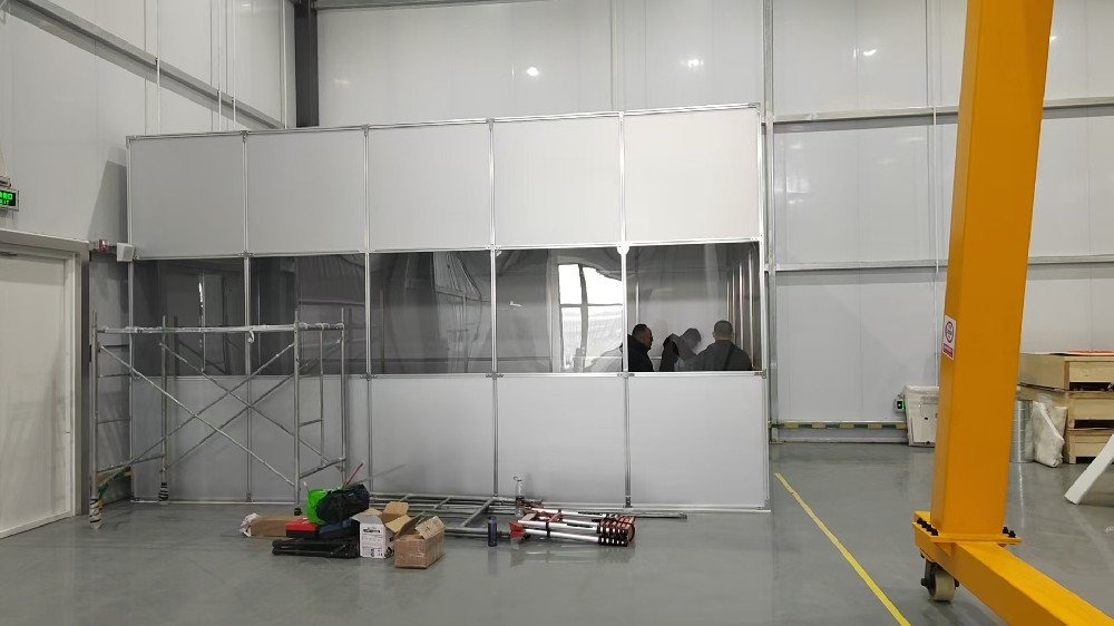 如何確保鋁塑板百級潔凈棚的氣流均勻性，避免局部污染？